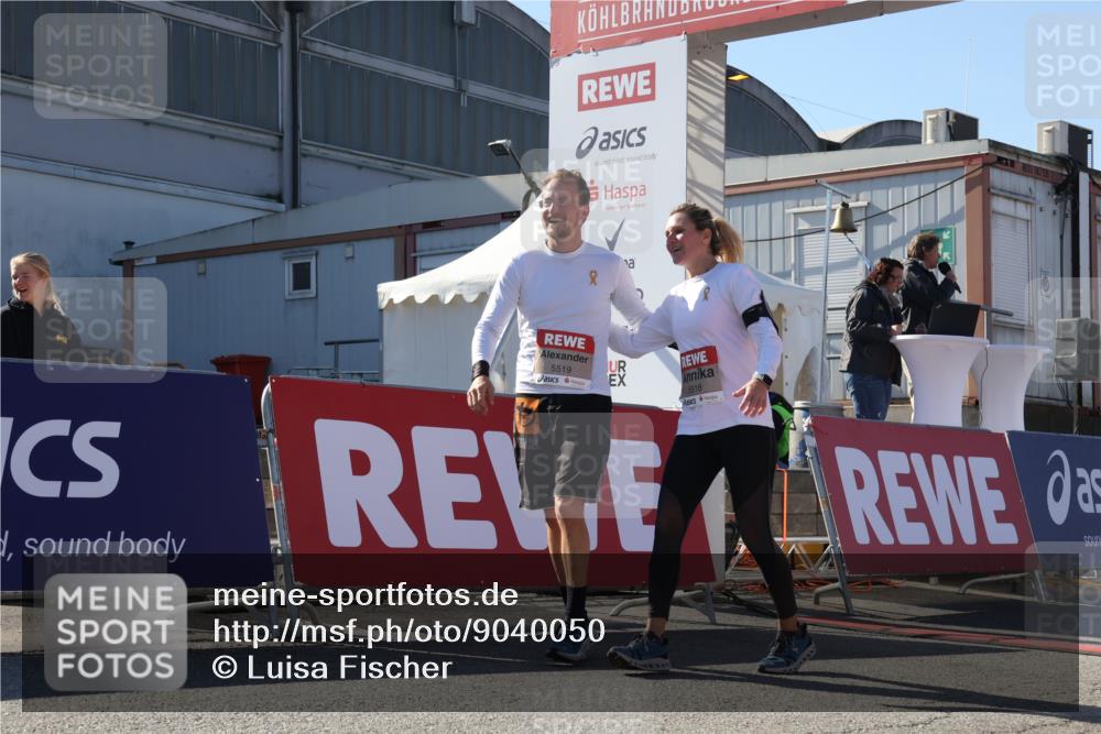 03.10.2025 - Köhlbrandbrückenlauf Luisa Fischer http://msf.ph/oto/9040050 03.10.2025 13:31:26 Ziel 4967, 5030, 5065, 5222, 5310, 5378, 5425, 5511, 5518, 5519, 5598, 6242, 6243, 6559, 6597, 6731 meine-sportfotos.de