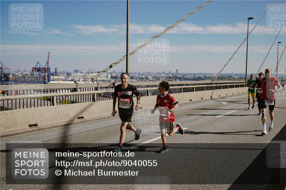 03.10.2025 - Köhlbrandbrückenlauf Michael Burmester http://msf.ph/oto/9040055 03.10.2025 12:20:51 Position 1  meine-sportfotos.de