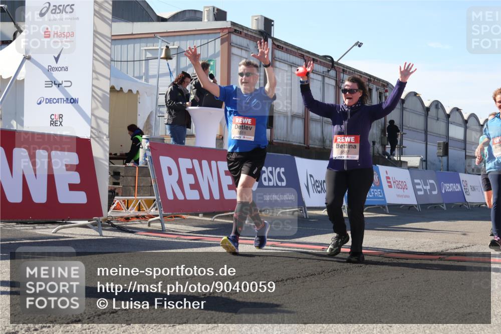 03.10.2025 - Köhlbrandbrückenlauf Luisa Fischer http://msf.ph/oto/9040059 03.10.2025 13:31:27 Ziel 5030, 5065, 5222, 5310, 5378, 5425, 5511, 5518, 5519, 5598, 6242, 6243, 6597, 6731 meine-sportfotos.de