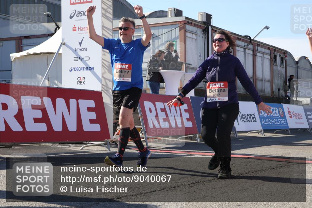 03.10.2025 - Köhlbrandbrückenlauf Luisa Fischer http://msf.ph/oto/9040067 03.10.2025 13:31:28 Ziel 5030, 5065, 5171, 5222, 5425, 5511, 5518, 5519, 5598, 6597, 6731 meine-sportfotos.de