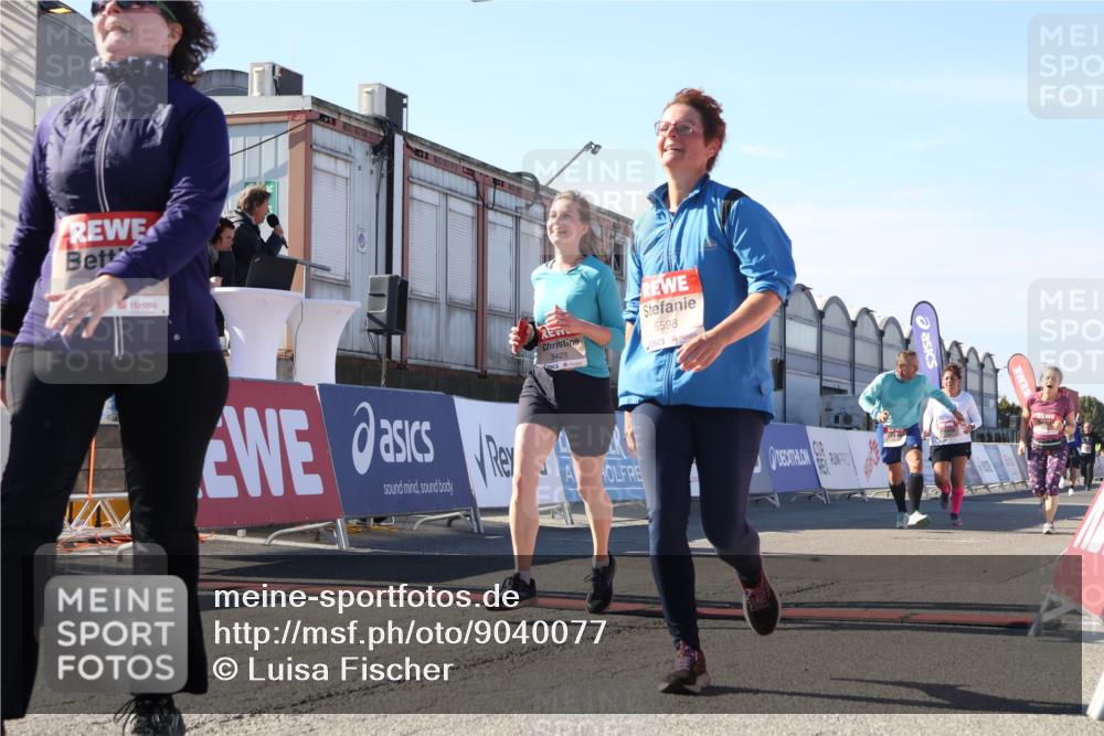 03.10.2025 - Köhlbrandbrückenlauf Luisa Fischer http://msf.ph/oto/9040077 03.10.2025 13:31:29 Ziel 5030, 5065, 5171, 5222, 5425, 5511, 5518, 5519, 5598, 6597, 6731 meine-sportfotos.de