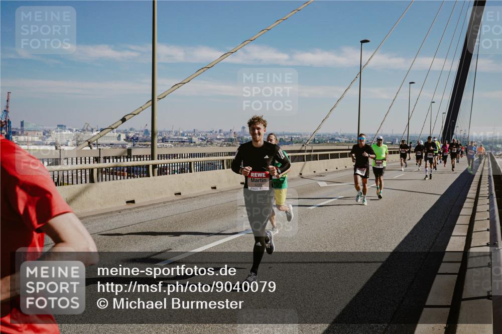 03.10.2025 - Köhlbrandbrückenlauf Michael Burmester http://msf.ph/oto/9040079 03.10.2025 12:20:53 Position 1  meine-sportfotos.de