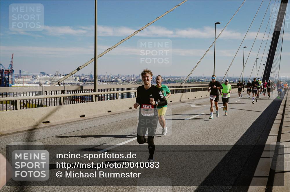 03.10.2025 - Köhlbrandbrückenlauf Michael Burmester http://msf.ph/oto/9040083 03.10.2025 12:20:53 Position 1  meine-sportfotos.de