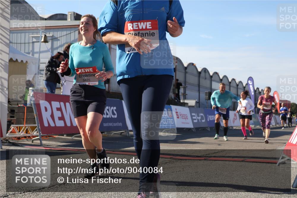 03.10.2025 - Köhlbrandbrückenlauf Luisa Fischer http://msf.ph/oto/9040084 03.10.2025 13:31:30 Ziel 5030, 5065, 5171, 5222, 5425, 5511, 5518, 5519, 5598, 6597, 6731 meine-sportfotos.de