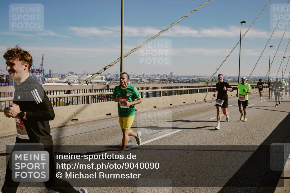 03.10.2025 - Köhlbrandbrückenlauf Michael Burmester http://msf.ph/oto/9040090 03.10.2025 12:20:54 Position 1  meine-sportfotos.de