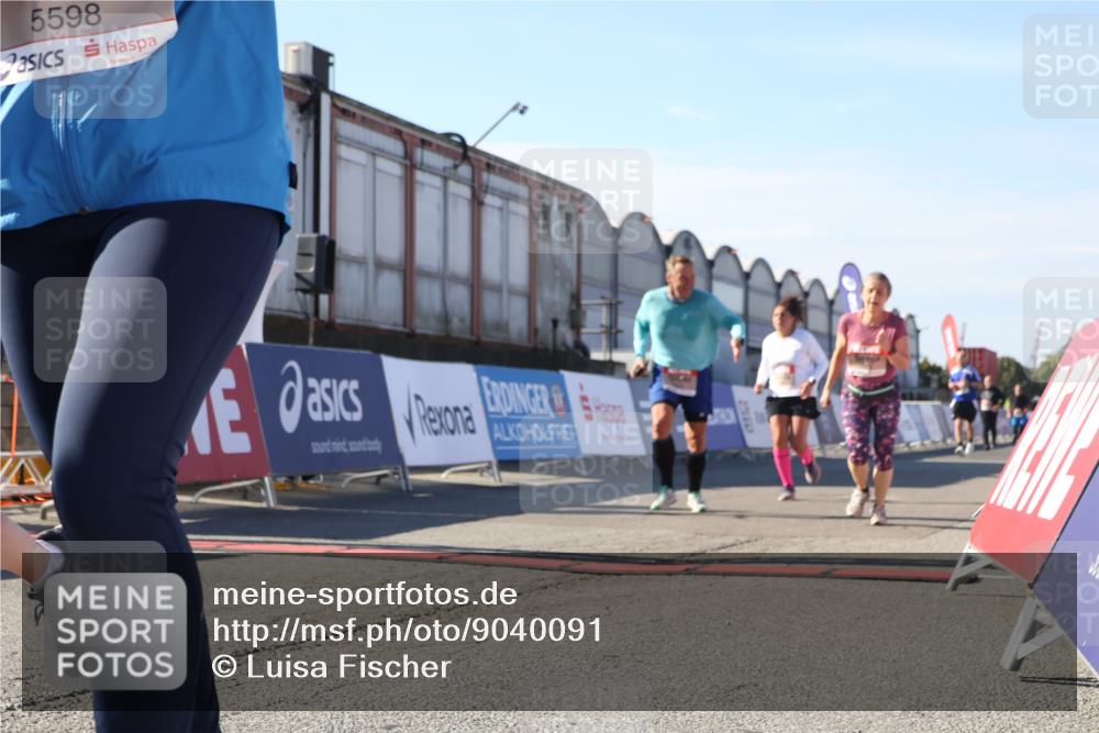 03.10.2025 - Köhlbrandbrückenlauf Luisa Fischer http://msf.ph/oto/9040091 03.10.2025 13:31:30 Ziel 5030, 5065, 5171, 5222, 5425, 5511, 5518, 5519, 5598, 6597, 6731 meine-sportfotos.de