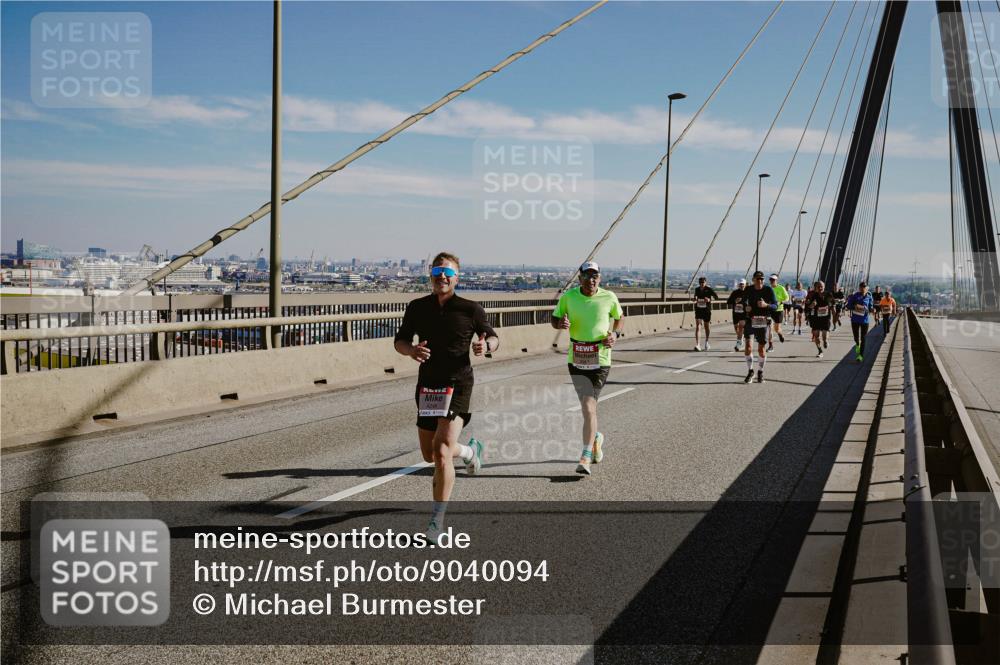 03.10.2025 - Köhlbrandbrückenlauf Michael Burmester http://msf.ph/oto/9040094 03.10.2025 12:20:55 Position 1  meine-sportfotos.de