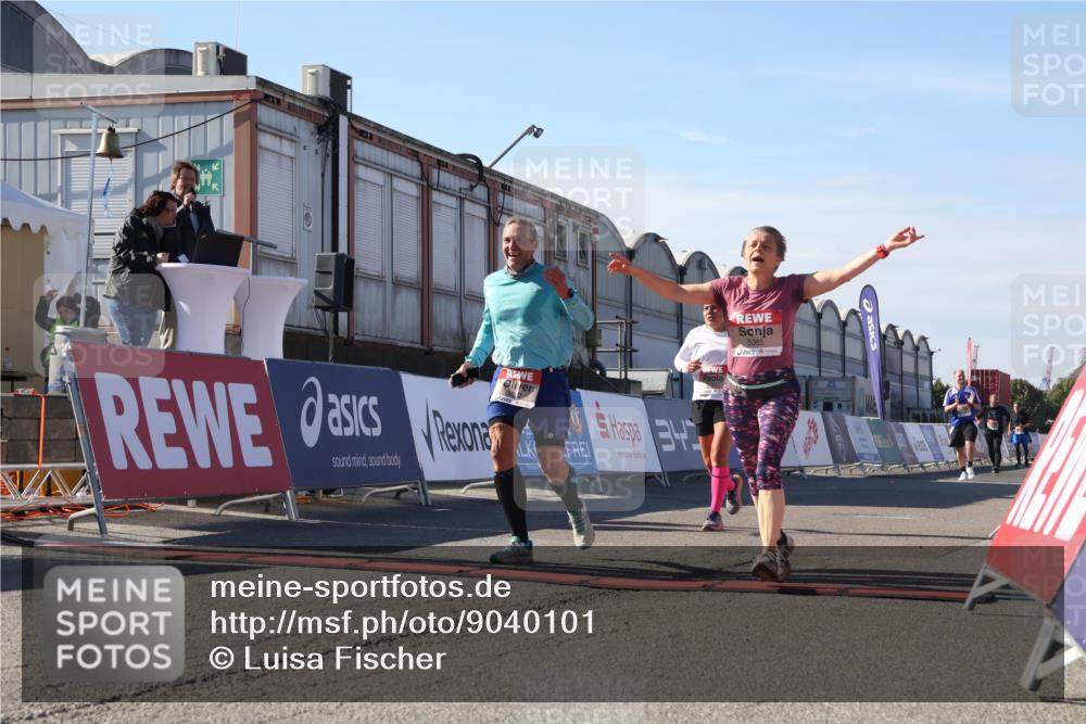 03.10.2025 - Köhlbrandbrückenlauf Luisa Fischer http://msf.ph/oto/9040101 03.10.2025 13:31:31 Ziel 5065, 5171, 5222, 5425, 5511, 5518, 5519, 5598, 6597 meine-sportfotos.de