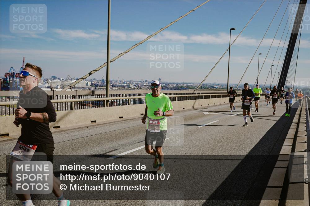 03.10.2025 - Köhlbrandbrückenlauf Michael Burmester http://msf.ph/oto/9040107 03.10.2025 12:20:56 Position 1 4248 meine-sportfotos.de