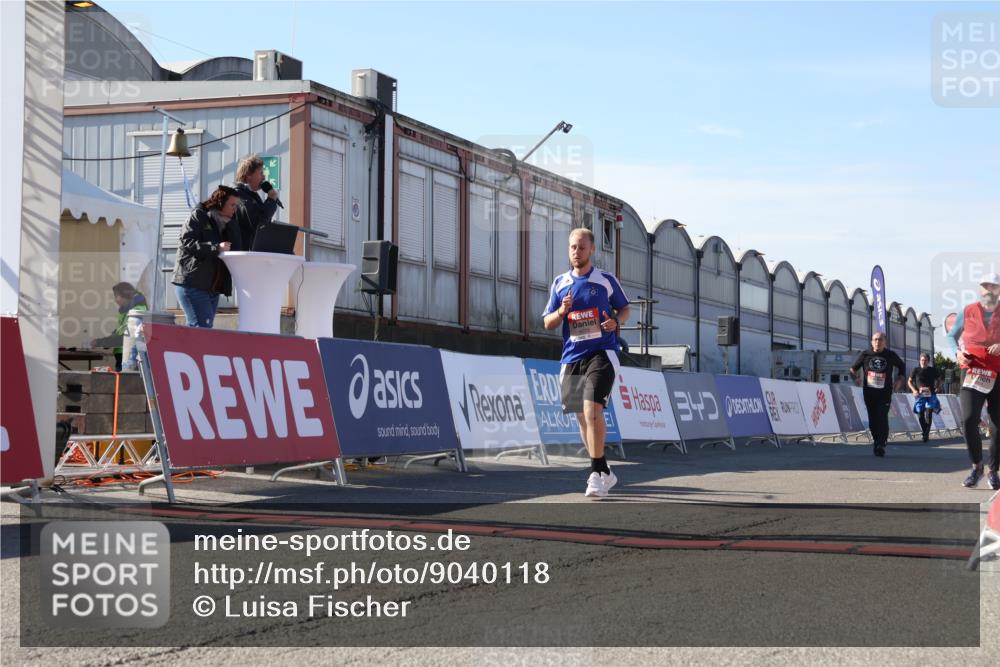 03.10.2025 - Köhlbrandbrückenlauf Luisa Fischer http://msf.ph/oto/9040118 03.10.2025 13:31:38 Ziel 5057, 5065, 5171, 5222, 5425, 5511, 5598, 6072, 6297 meine-sportfotos.de
