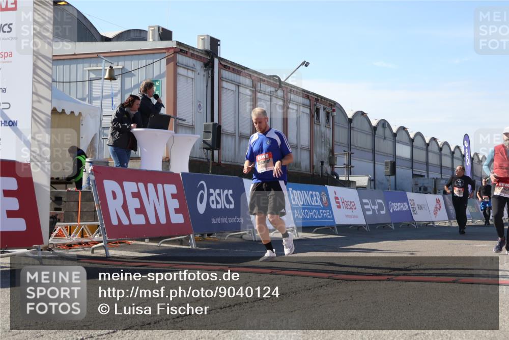 03.10.2025 - Köhlbrandbrückenlauf Luisa Fischer http://msf.ph/oto/9040124 03.10.2025 13:31:39 Ziel 5057, 5065, 5171, 5222, 5425, 6072, 6103, 6297 meine-sportfotos.de