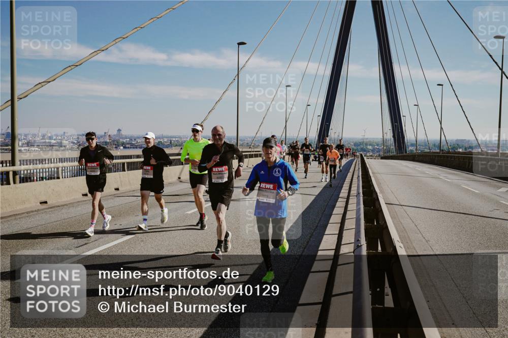 03.10.2025 - Köhlbrandbrückenlauf Michael Burmester http://msf.ph/oto/9040129 03.10.2025 12:20:59 Position 1 5669 meine-sportfotos.de