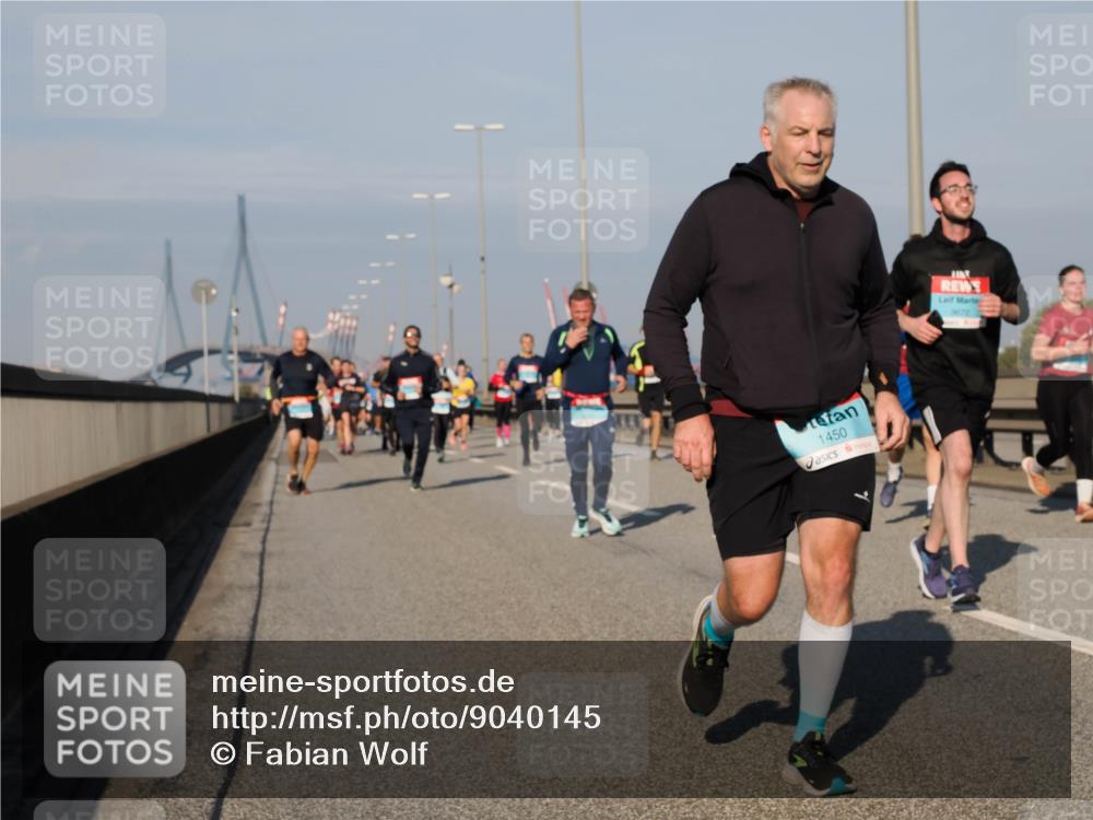 03.10.2025 - Köhlbrandbrückenlauf Fabian Wolf http://msf.ph/oto/9040145 03.10.2025 09:54:14 Position 3 1450 meine-sportfotos.de