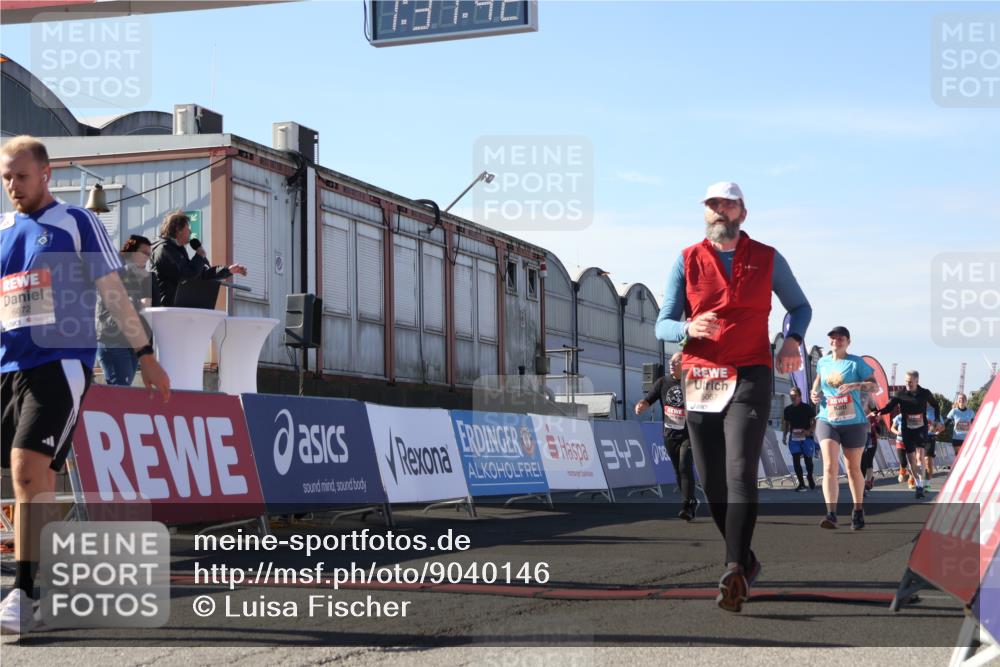 03.10.2025 - Köhlbrandbrückenlauf Luisa Fischer http://msf.ph/oto/9040146 03.10.2025 13:31:41 Ziel 5057, 5065, 5171, 5222, 6072, 6103, 6297 meine-sportfotos.de