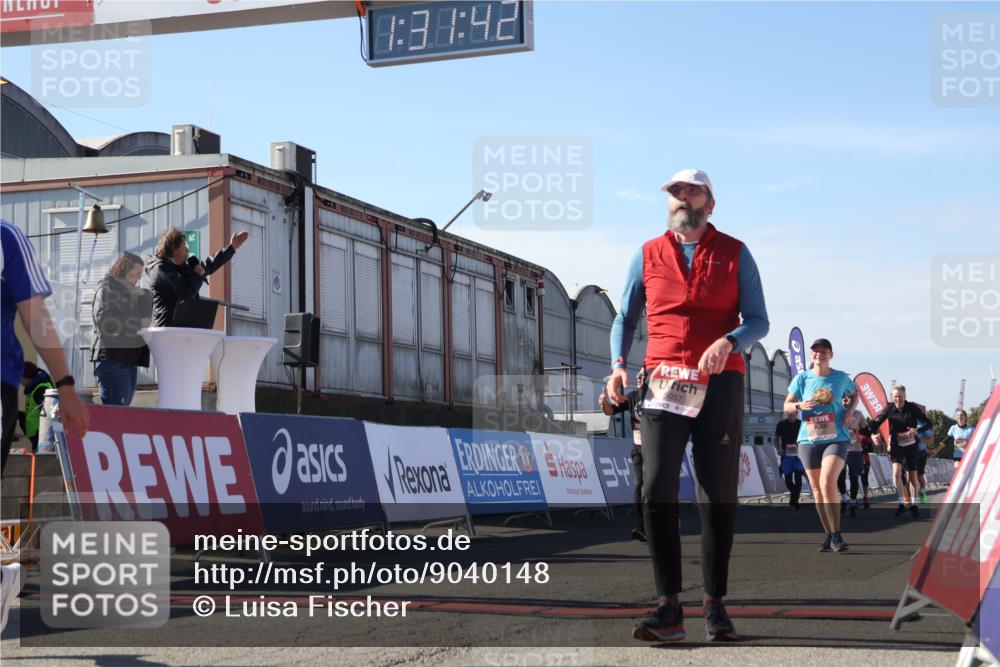 03.10.2025 - Köhlbrandbrückenlauf Luisa Fischer http://msf.ph/oto/9040148 03.10.2025 13:31:41 Ziel 5057, 5065, 5171, 5222, 6072, 6103, 6297 meine-sportfotos.de