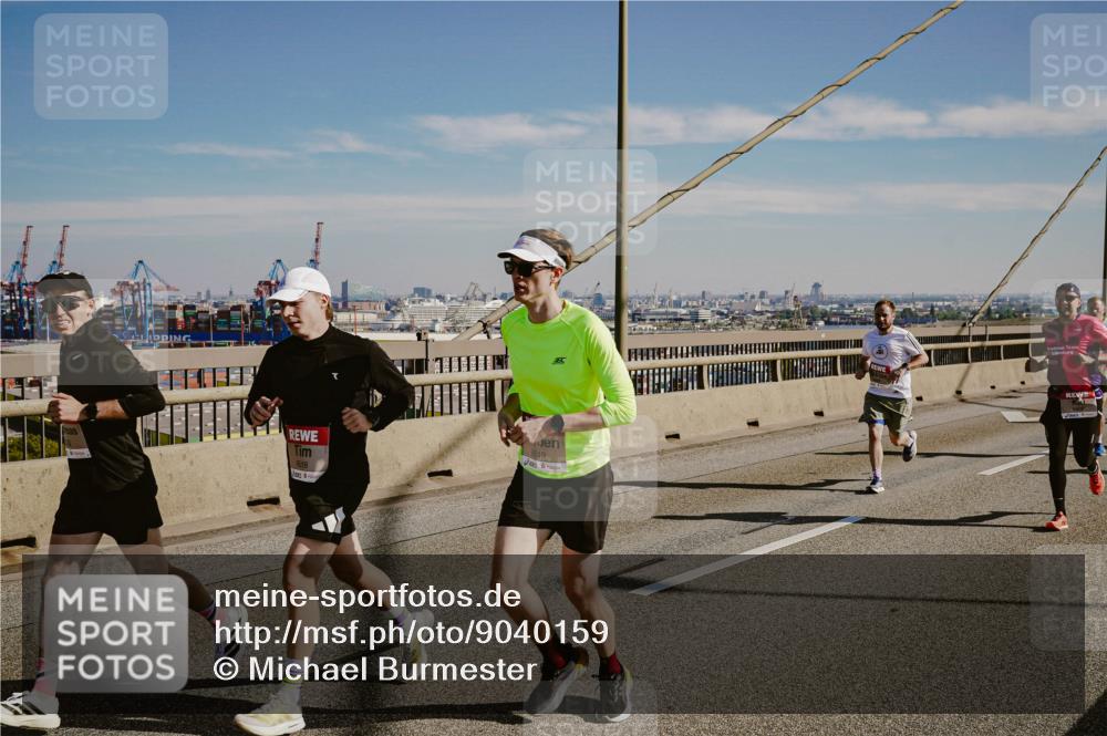 03.10.2025 - Köhlbrandbrückenlauf Michael Burmester http://msf.ph/oto/9040159 03.10.2025 12:21:01 Position 1 6518 meine-sportfotos.de