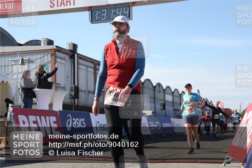 03.10.2025 - Köhlbrandbrückenlauf Luisa Fischer http://msf.ph/oto/9040162 03.10.2025 13:31:43 Ziel 4415, 4416, 5057, 5171, 6072, 6103, 6297, 6452 meine-sportfotos.de