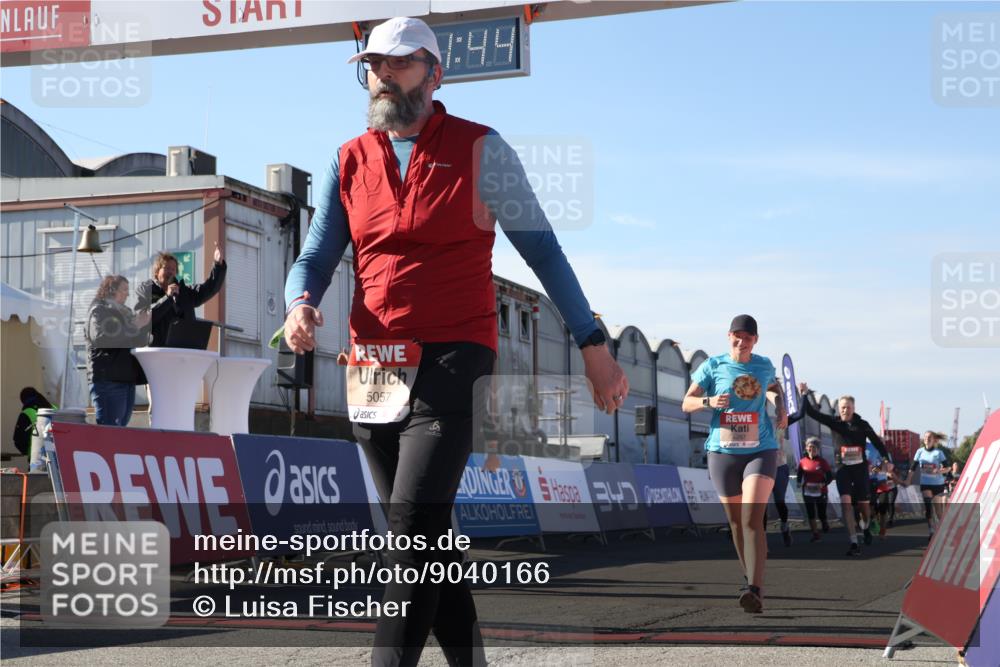03.10.2025 - Köhlbrandbrückenlauf Luisa Fischer http://msf.ph/oto/9040166 03.10.2025 13:31:43 Ziel 4415, 4416, 5057, 5171, 6072, 6103, 6297, 6452 meine-sportfotos.de