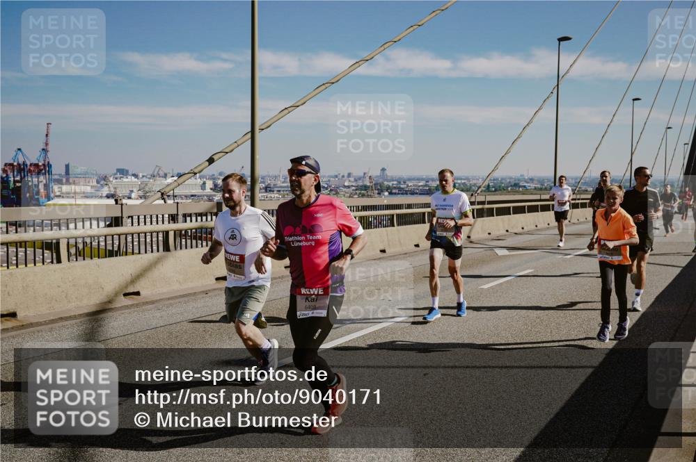 03.10.2025 - Köhlbrandbrückenlauf Michael Burmester http://msf.ph/oto/9040171 03.10.2025 12:21:03 Position 1 6408 meine-sportfotos.de