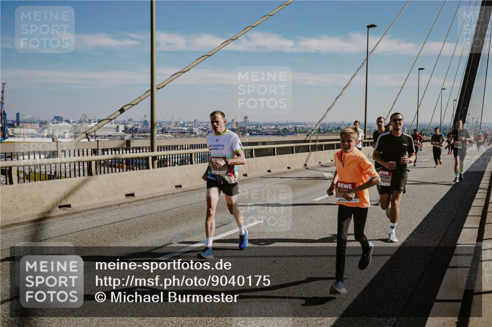 03.10.2025 - Köhlbrandbrückenlauf Michael Burmester http://msf.ph/oto/9040175 03.10.2025 12:21:03 Position 1 50 meine-sportfotos.de