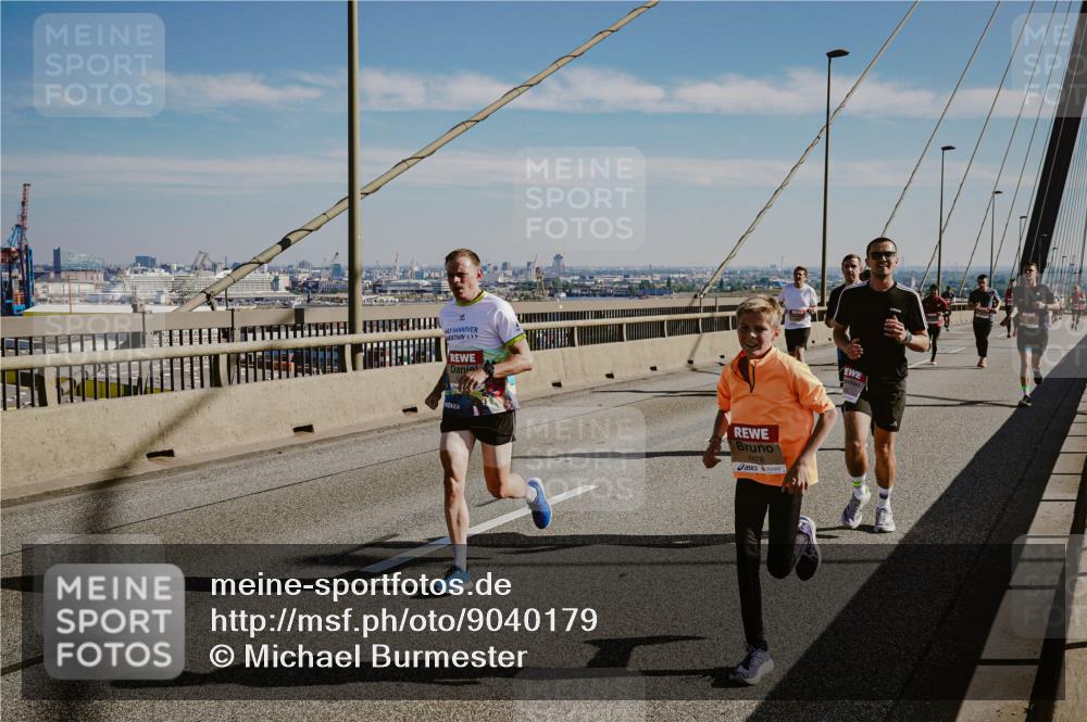03.10.2025 - Köhlbrandbrückenlauf Michael Burmester http://msf.ph/oto/9040179 03.10.2025 12:21:03 Position 1 9 meine-sportfotos.de