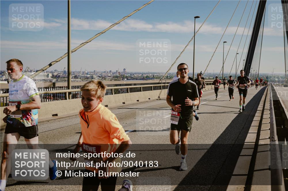 03.10.2025 - Köhlbrandbrückenlauf Michael Burmester http://msf.ph/oto/9040183 03.10.2025 12:21:04 Position 1 78, 6410, 53 meine-sportfotos.de