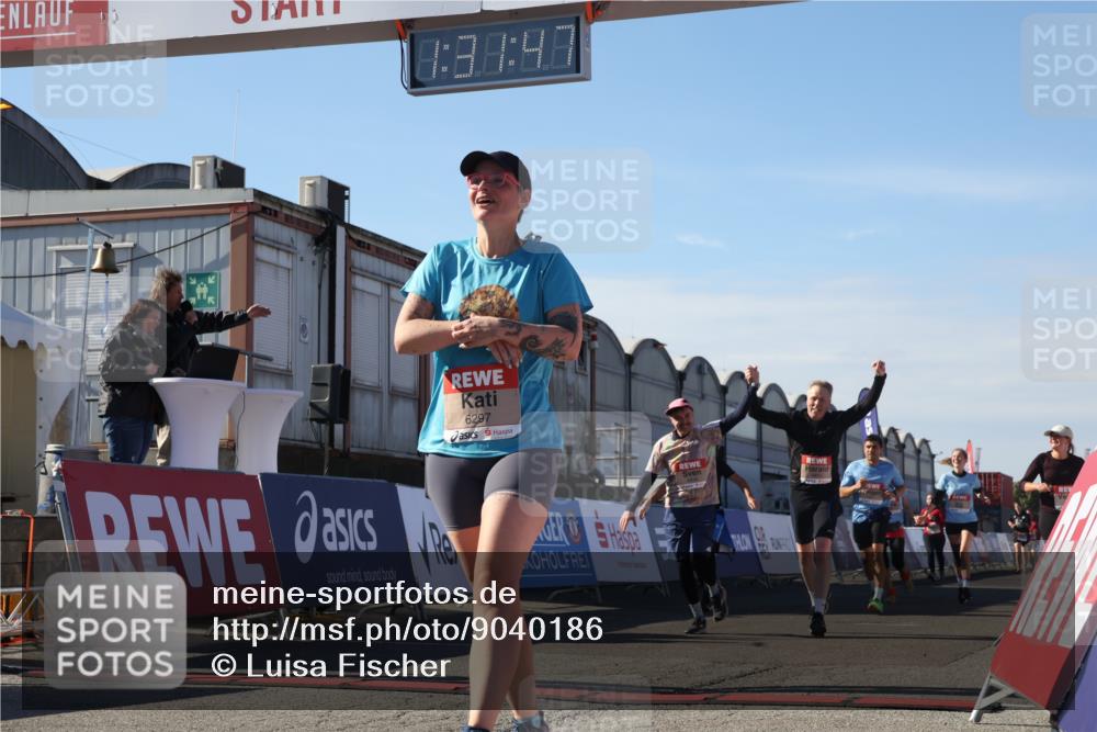 03.10.2025 - Köhlbrandbrückenlauf Luisa Fischer http://msf.ph/oto/9040186 03.10.2025 13:31:45 Ziel 4415, 4416, 4935, 5057, 5463, 5817, 6072, 6103, 6297, 6452 meine-sportfotos.de
