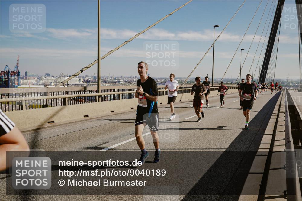 03.10.2025 - Köhlbrandbrückenlauf Michael Burmester http://msf.ph/oto/9040189 03.10.2025 12:21:05 Position 1 6307 meine-sportfotos.de
