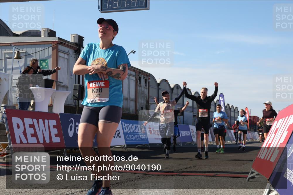03.10.2025 - Köhlbrandbrückenlauf Luisa Fischer http://msf.ph/oto/9040190 03.10.2025 13:31:46 Ziel 4415, 4416, 4935, 5057, 5267, 5463, 5817, 6072, 6103, 6297, 6452, 6736 meine-sportfotos.de