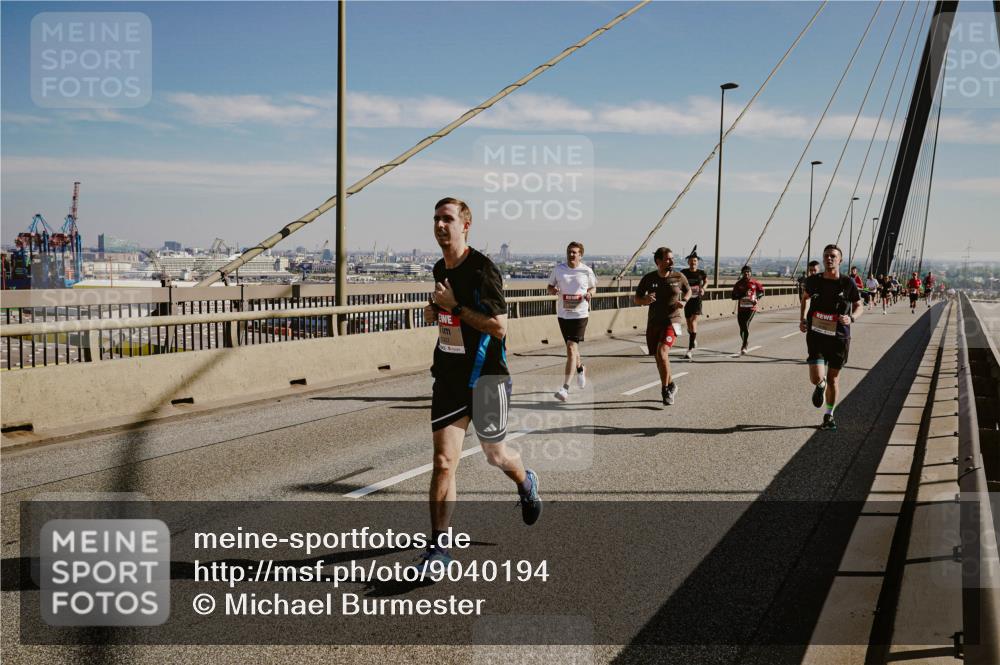 03.10.2025 - Köhlbrandbrückenlauf Michael Burmester http://msf.ph/oto/9040194 03.10.2025 12:21:05 Position 1  meine-sportfotos.de