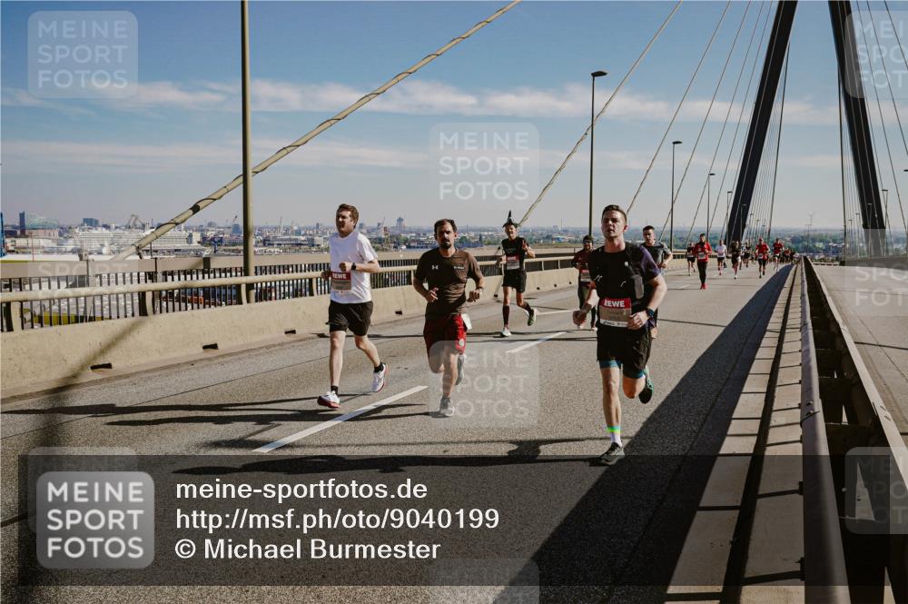 03.10.2025 - Köhlbrandbrückenlauf Michael Burmester http://msf.ph/oto/9040199 03.10.2025 12:21:06 Position 1  meine-sportfotos.de