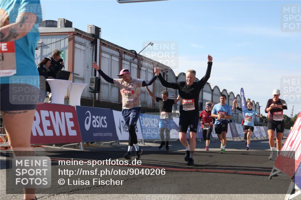 03.10.2025 - Köhlbrandbrückenlauf Luisa Fischer http://msf.ph/oto/9040206 03.10.2025 13:31:47 Ziel 4415, 4416, 4935, 5057, 5267, 5463, 5817, 6072, 6103, 6297, 6452, 6736 meine-sportfotos.de