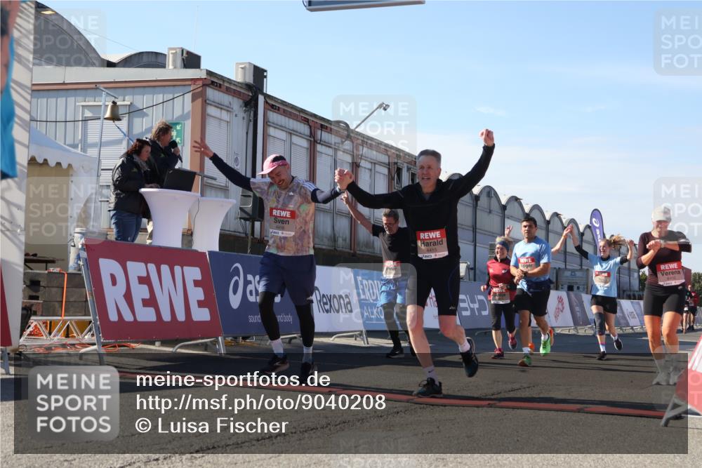 03.10.2025 - Köhlbrandbrückenlauf Luisa Fischer http://msf.ph/oto/9040208 03.10.2025 13:31:47 Ziel 4415, 4416, 4935, 5057, 5267, 5463, 5817, 6072, 6103, 6297, 6452, 6736 meine-sportfotos.de