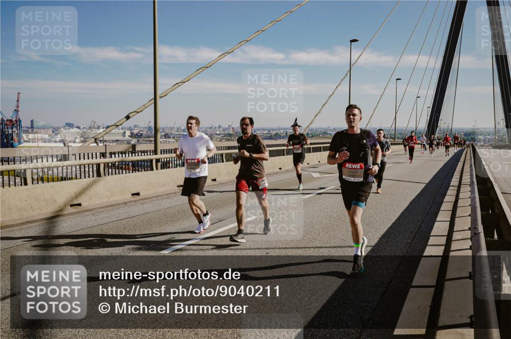 03.10.2025 - Köhlbrandbrückenlauf Michael Burmester http://msf.ph/oto/9040211 03.10.2025 12:21:07 Position 1 6762 meine-sportfotos.de
