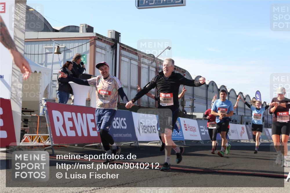 03.10.2025 - Köhlbrandbrückenlauf Luisa Fischer http://msf.ph/oto/9040212 03.10.2025 13:31:48 Ziel 4415, 4416, 4935, 5057, 5267, 5463, 5817, 6072, 6103, 6297, 6452, 6736 meine-sportfotos.de