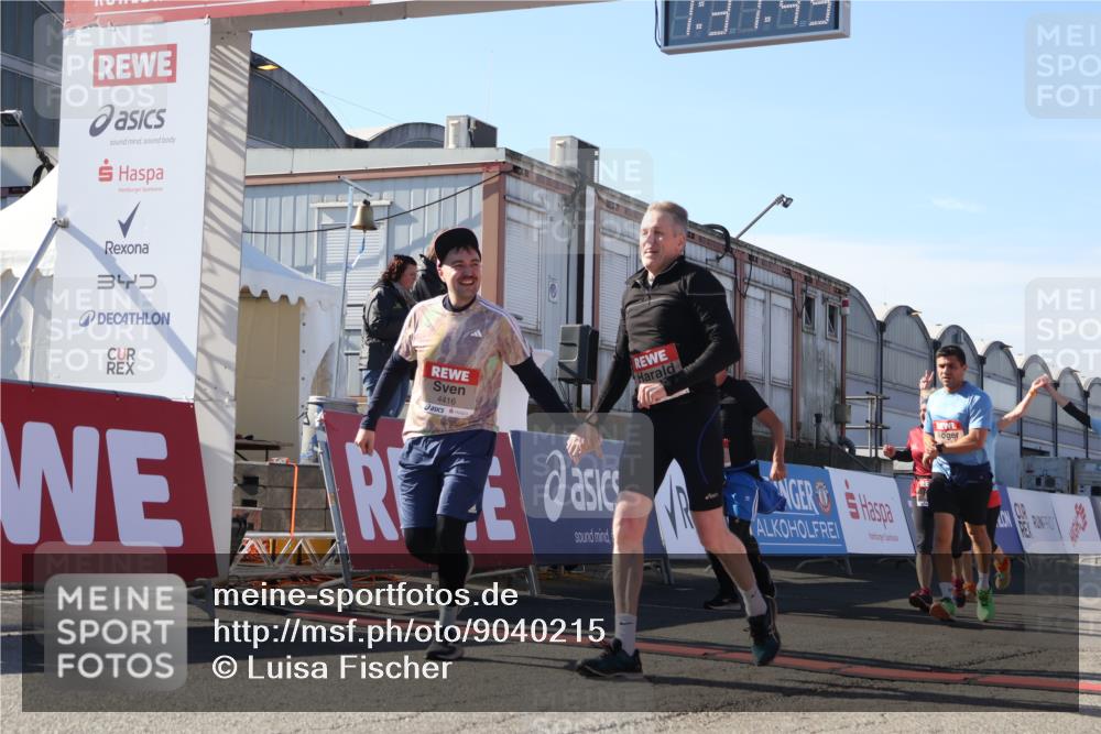 03.10.2025 - Köhlbrandbrückenlauf Luisa Fischer http://msf.ph/oto/9040215 03.10.2025 13:31:48 Ziel 4415, 4416, 4935, 5057, 5267, 5463, 5817, 6072, 6103, 6297, 6452, 6736 meine-sportfotos.de