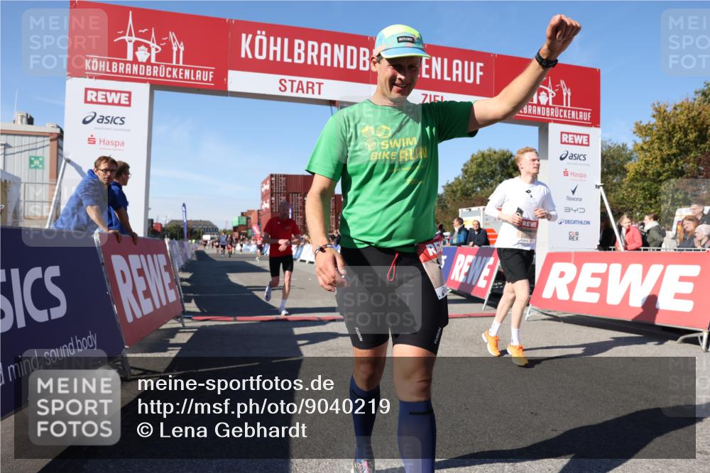 03.10.2025 - Köhlbrandbrückenlauf Lena Gebhardt http://msf.ph/oto/9040219 03.10.2025 12:56:52 Ziel 4115, 4491, 5962, 6016 meine-sportfotos.de