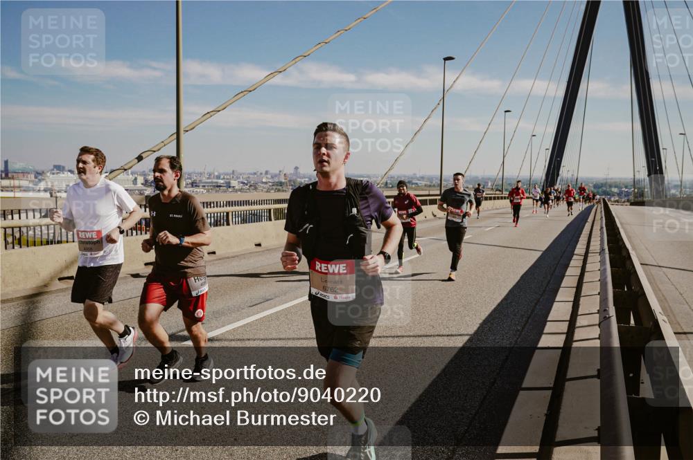 03.10.2025 - Köhlbrandbrückenlauf Michael Burmester http://msf.ph/oto/9040220 03.10.2025 12:21:07 Position 1 4068, 8, 6762 meine-sportfotos.de