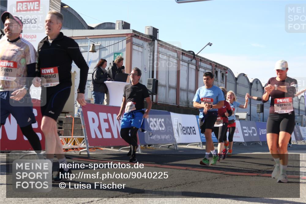 03.10.2025 - Köhlbrandbrückenlauf Luisa Fischer http://msf.ph/oto/9040225 03.10.2025 13:31:49 Ziel 4415, 4416, 4842, 4935, 5057, 5267, 5463, 5817, 6072, 6103, 6297, 6452, 6736 meine-sportfotos.de