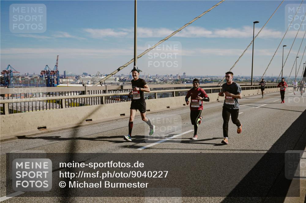 03.10.2025 - Köhlbrandbrückenlauf Michael Burmester http://msf.ph/oto/9040227 03.10.2025 12:21:08 Position 1  meine-sportfotos.de
