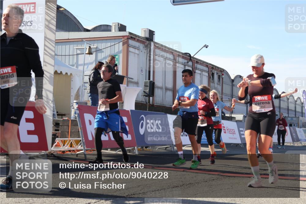 03.10.2025 - Köhlbrandbrückenlauf Luisa Fischer http://msf.ph/oto/9040228 03.10.2025 13:31:49 Ziel 4415, 4416, 4842, 4935, 5057, 5267, 5463, 5817, 6072, 6103, 6297, 6452, 6736 meine-sportfotos.de