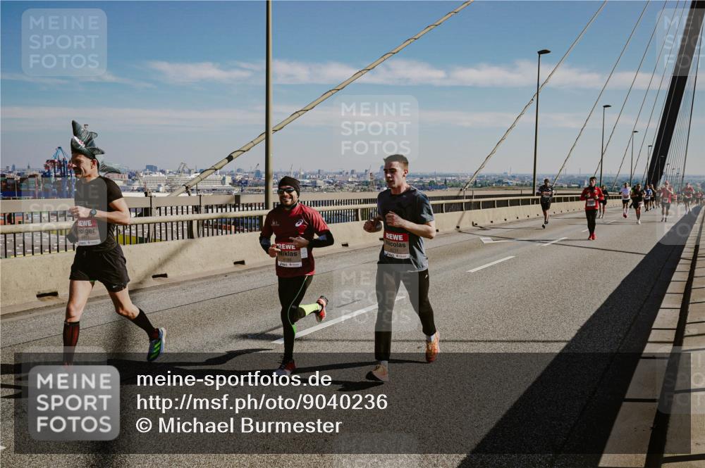 03.10.2025 - Köhlbrandbrückenlauf Michael Burmester http://msf.ph/oto/9040236 03.10.2025 12:21:09 Position 1  meine-sportfotos.de