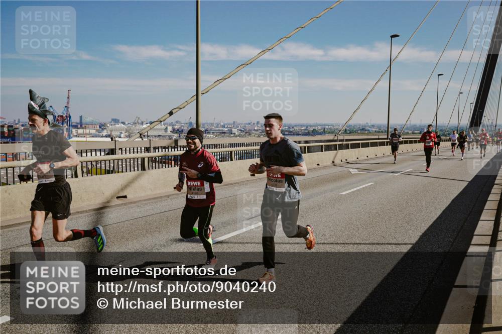 03.10.2025 - Köhlbrandbrückenlauf Michael Burmester http://msf.ph/oto/9040240 03.10.2025 12:21:09 Position 1  meine-sportfotos.de