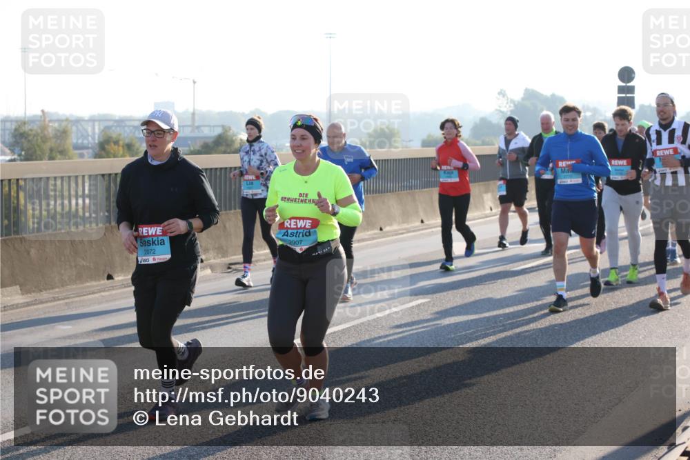 03.10.2025 - Köhlbrandbrückenlauf Lena Gebhardt http://msf.ph/oto/9040243 03.10.2025 09:25:03 Position 1 2072, 2907, 2770 meine-sportfotos.de