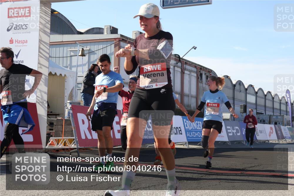 03.10.2025 - Köhlbrandbrückenlauf Luisa Fischer http://msf.ph/oto/9040246 03.10.2025 13:31:51 Ziel 4415, 4416, 4842, 4902, 4935, 5057, 5267, 5463, 5817, 6103, 6297, 6452, 6736 meine-sportfotos.de