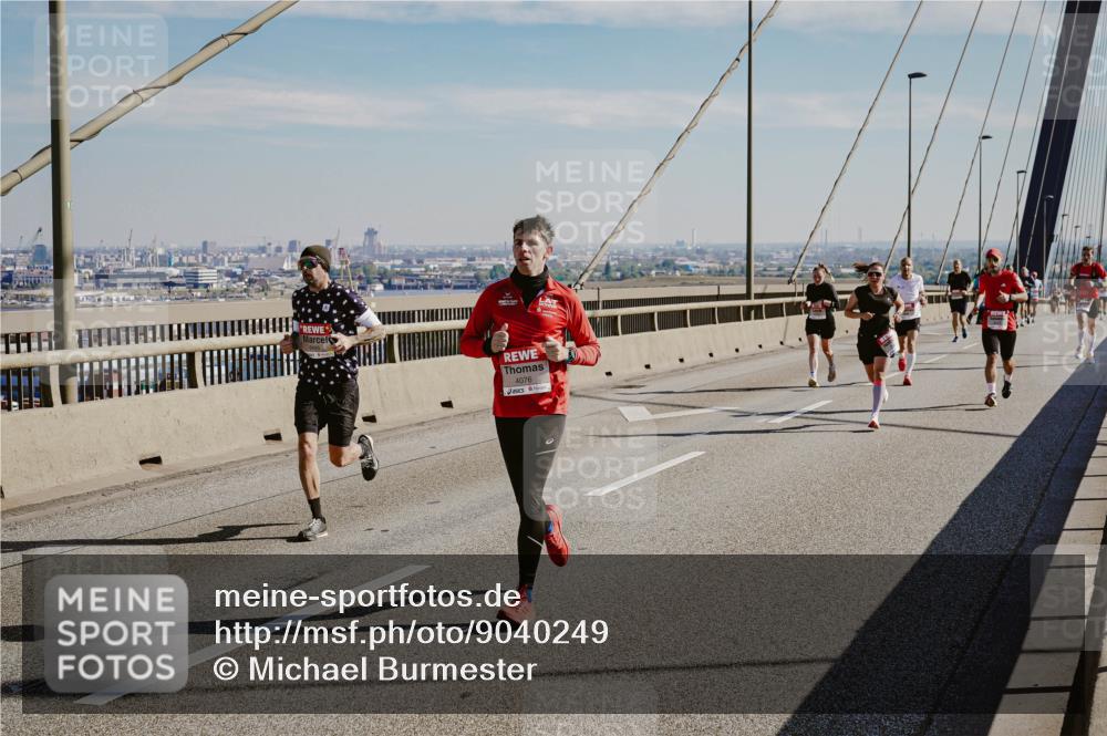 03.10.2025 - Köhlbrandbrückenlauf Michael Burmester http://msf.ph/oto/9040249 03.10.2025 12:21:13 Position 1 4076 meine-sportfotos.de