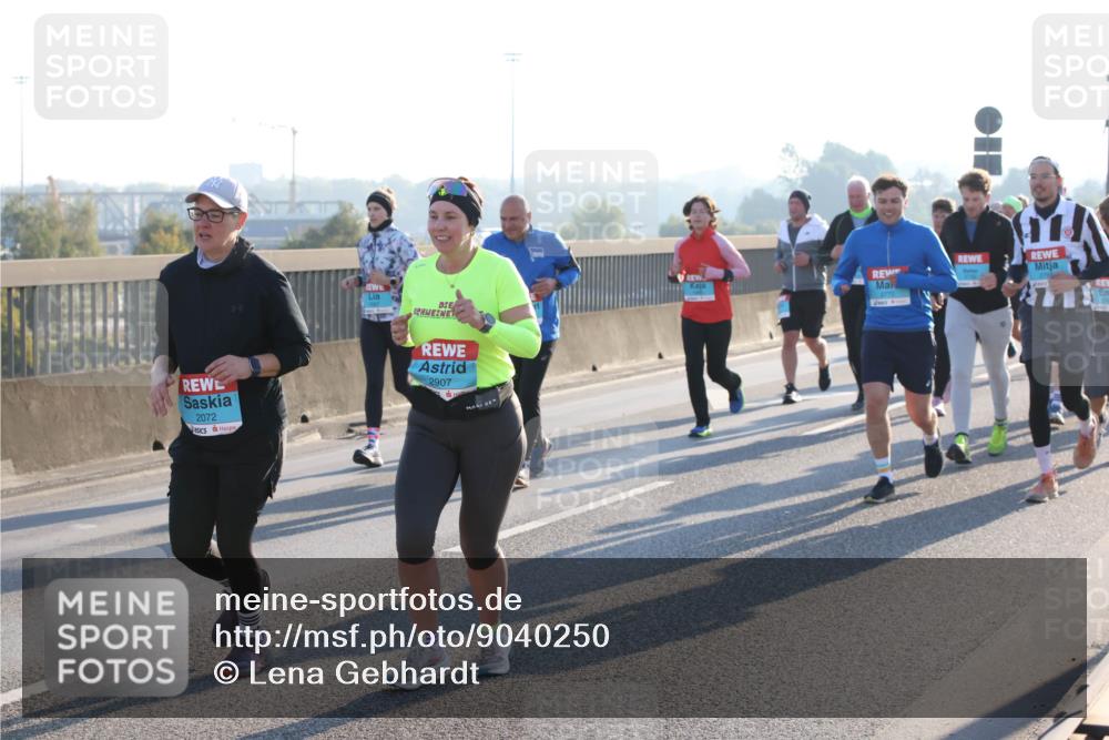 03.10.2025 - Köhlbrandbrückenlauf Lena Gebhardt http://msf.ph/oto/9040250 03.10.2025 09:25:03 Position 1 2072, 2907, 2770 meine-sportfotos.de