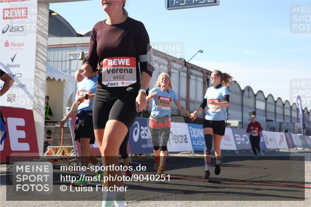 03.10.2025 - Köhlbrandbrückenlauf Luisa Fischer http://msf.ph/oto/9040251 03.10.2025 13:31:51 Ziel 4415, 4416, 4842, 4902, 4935, 5057, 5267, 5463, 5817, 6103, 6297, 6452, 6736 meine-sportfotos.de