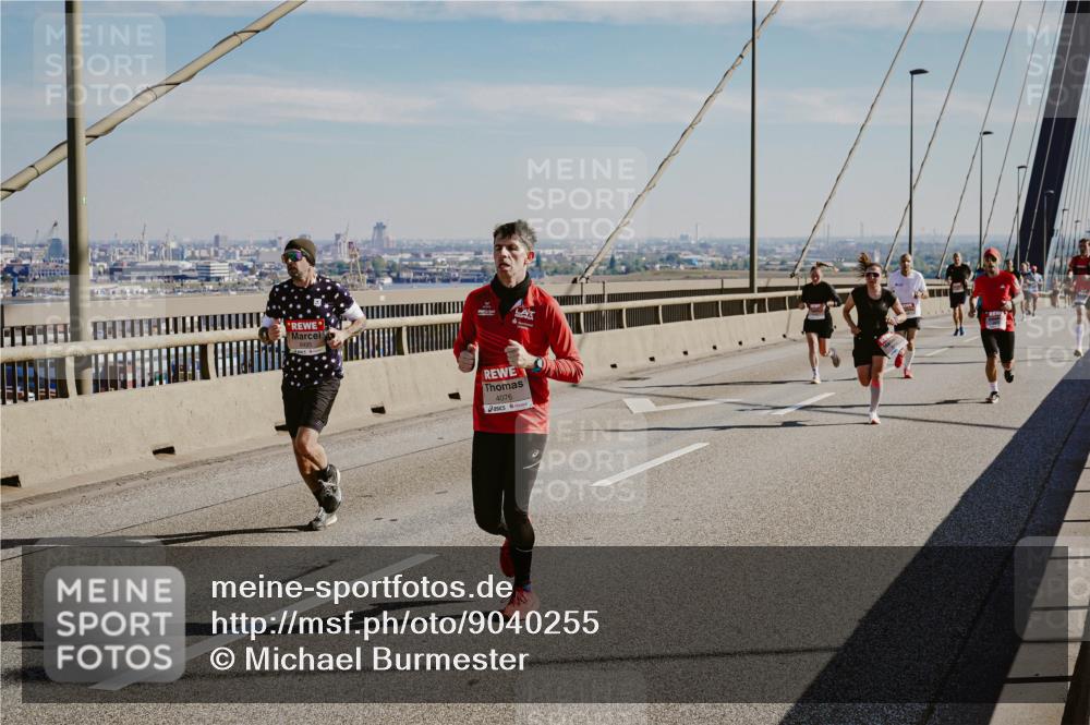 03.10.2025 - Köhlbrandbrückenlauf Michael Burmester http://msf.ph/oto/9040255 03.10.2025 12:21:13 Position 1 4076 meine-sportfotos.de