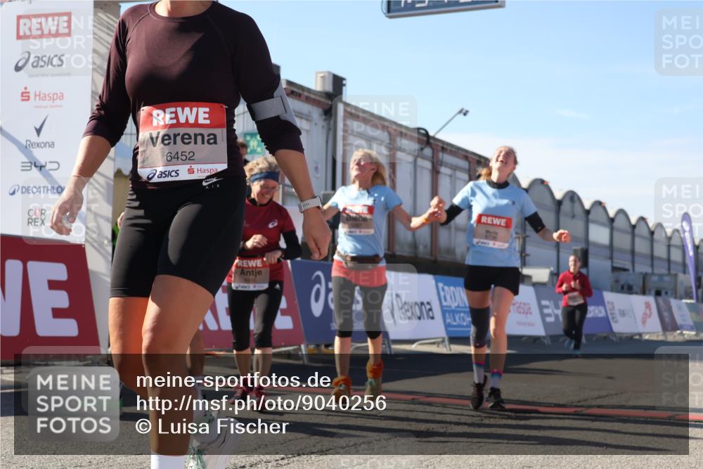 03.10.2025 - Köhlbrandbrückenlauf Luisa Fischer http://msf.ph/oto/9040256 03.10.2025 13:31:51 Ziel 4415, 4416, 4842, 4902, 4935, 5057, 5267, 5463, 5817, 6103, 6297, 6452, 6736 meine-sportfotos.de